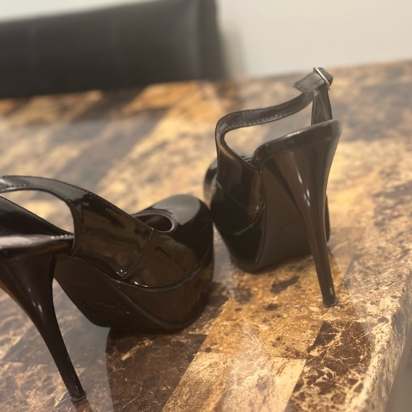 Heels - Picture 3 of 4